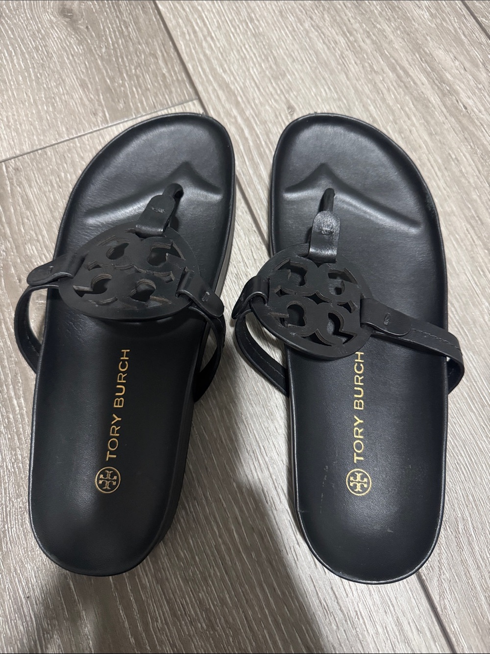 Tory Burch Black Logo Leather Thong Sandals - Picture 7 of 7